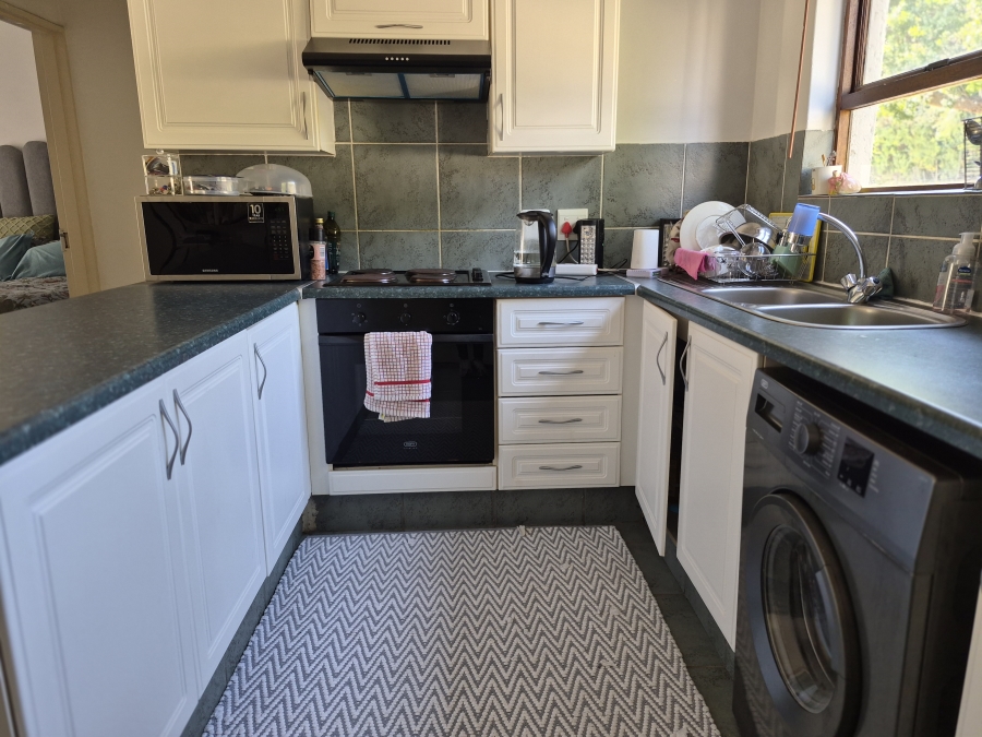 To Let 1 Bedroom Property for Rent in Waverley Gauteng