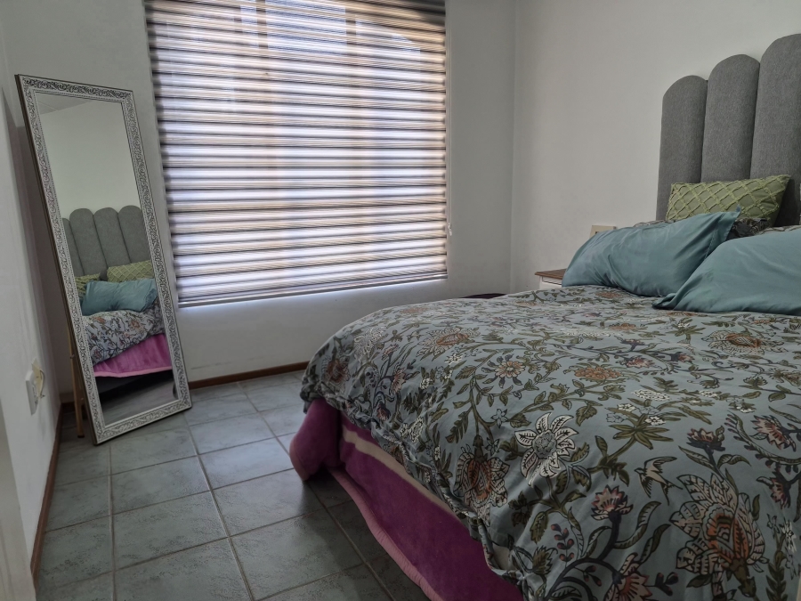 To Let 1 Bedroom Property for Rent in Waverley Gauteng