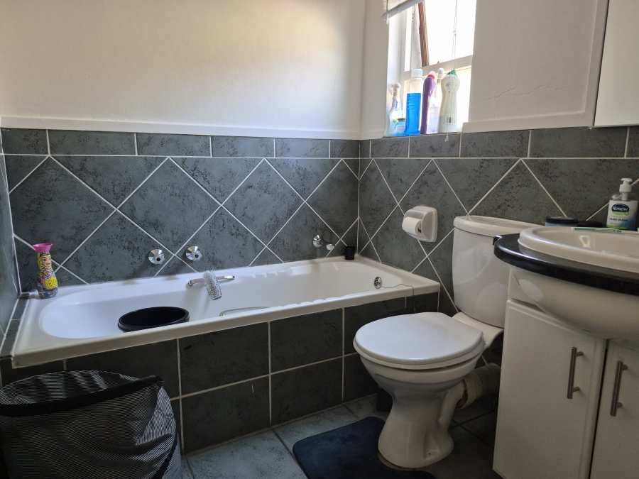 To Let 1 Bedroom Property for Rent in Waverley Gauteng