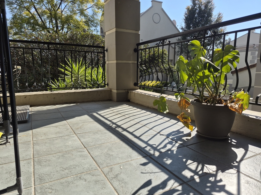 To Let 1 Bedroom Property for Rent in Waverley Gauteng