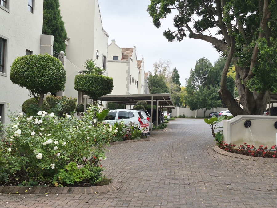 To Let 1 Bedroom Property for Rent in Waverley Gauteng