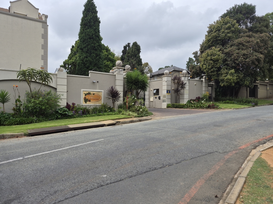 To Let 1 Bedroom Property for Rent in Waverley Gauteng