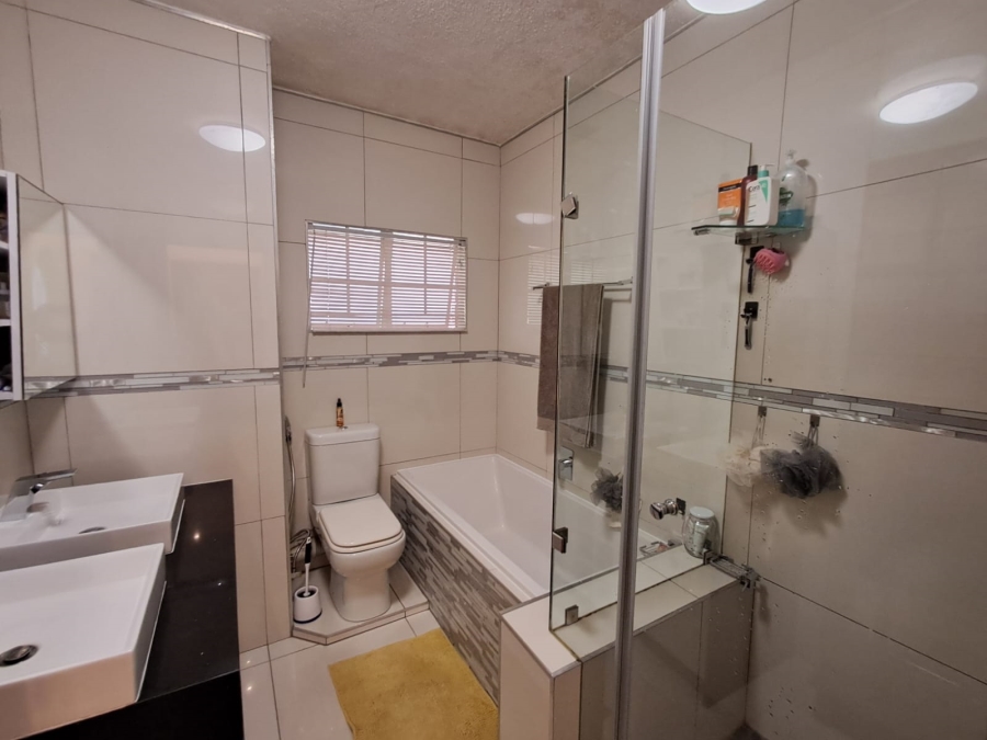 To Let 2 Bedroom Property for Rent in Ravensklip Gauteng