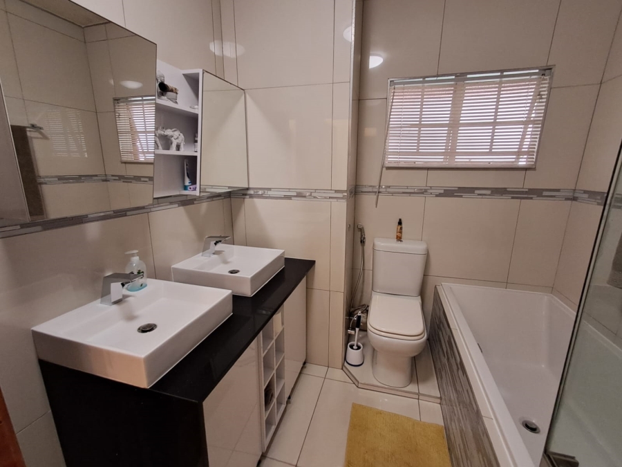 To Let 2 Bedroom Property for Rent in Ravensklip Gauteng