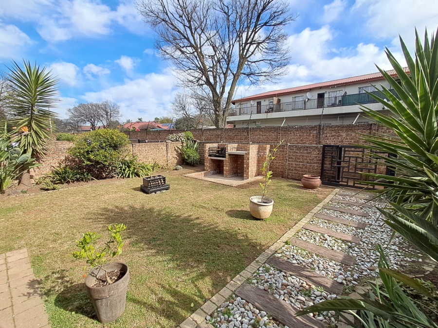 To Let 2 Bedroom Property for Rent in Ravensklip Gauteng