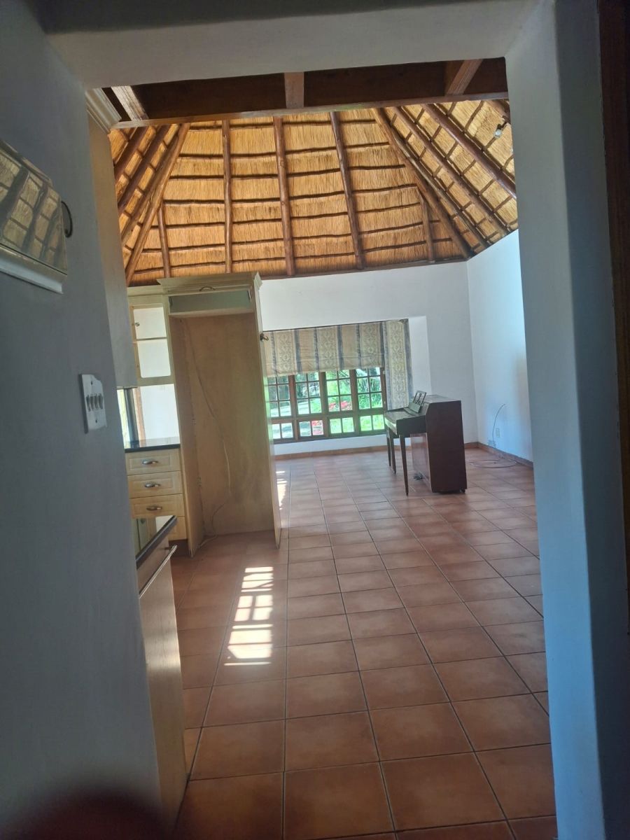 To Let 1 Bedroom Property for Rent in Senderwood Gauteng