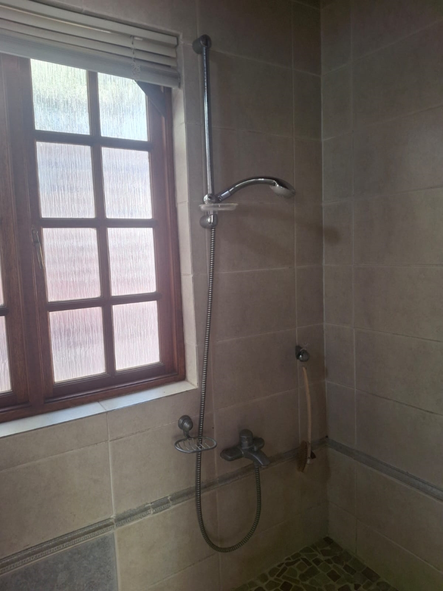 To Let 1 Bedroom Property for Rent in Senderwood Gauteng