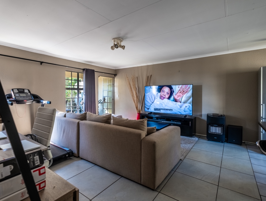 2 Bedroom Property for Sale in Faerie Glen Gauteng