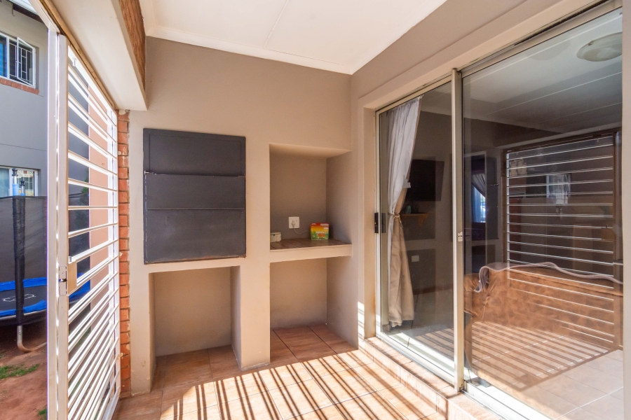 2 Bedroom Property for Sale in Florida Glen Gauteng