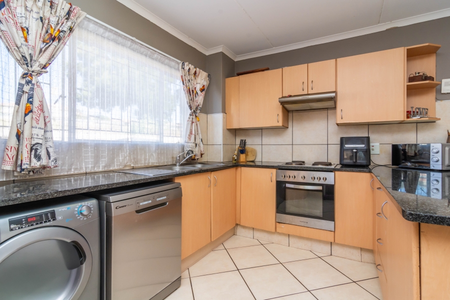 2 Bedroom Property for Sale in Florida Glen Gauteng