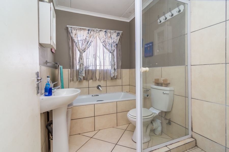 2 Bedroom Property for Sale in Florida Glen Gauteng