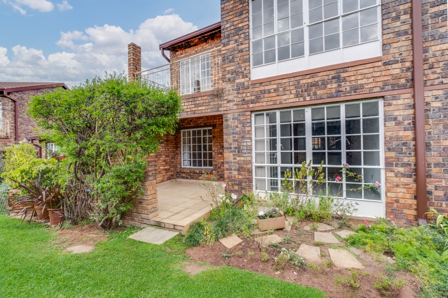 1 Bedroom Property for Sale in Bryanston Gauteng