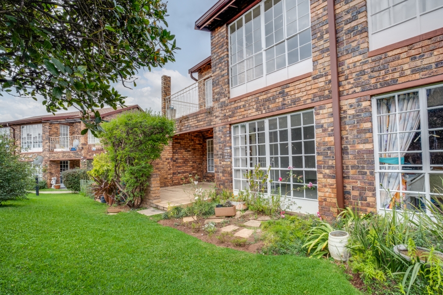 1 Bedroom Property for Sale in Bryanston Gauteng