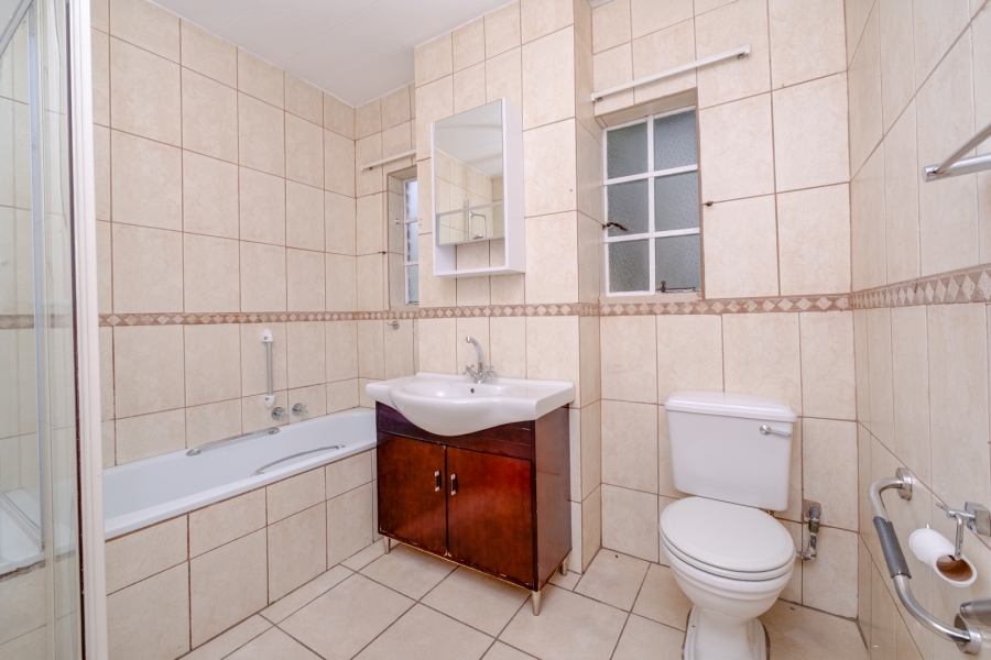 1 Bedroom Property for Sale in Bryanston Gauteng