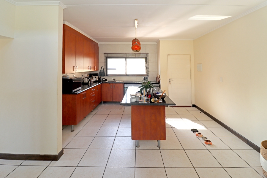 To Let 2 Bedroom Property for Rent in Sunninghill Gauteng