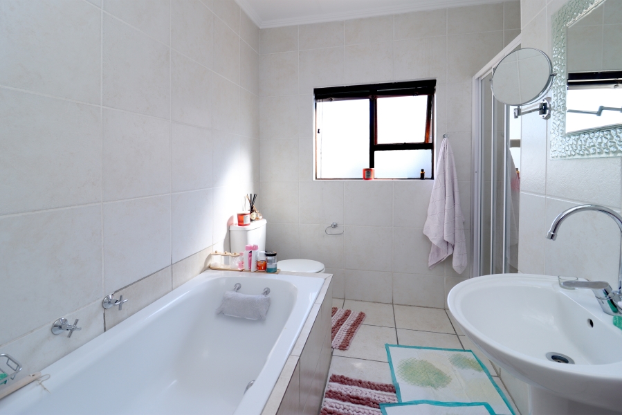To Let 2 Bedroom Property for Rent in Sunninghill Gauteng