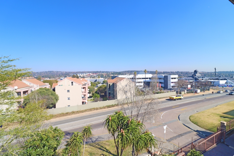 To Let 2 Bedroom Property for Rent in Sunninghill Gauteng