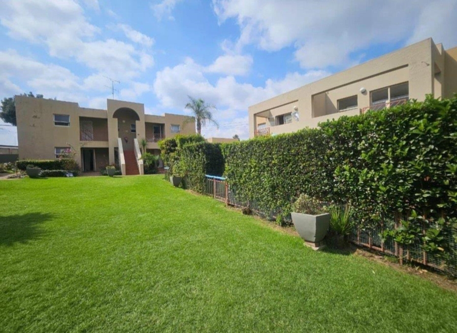 1 Bedroom Property for Sale in Brackendowns Gauteng