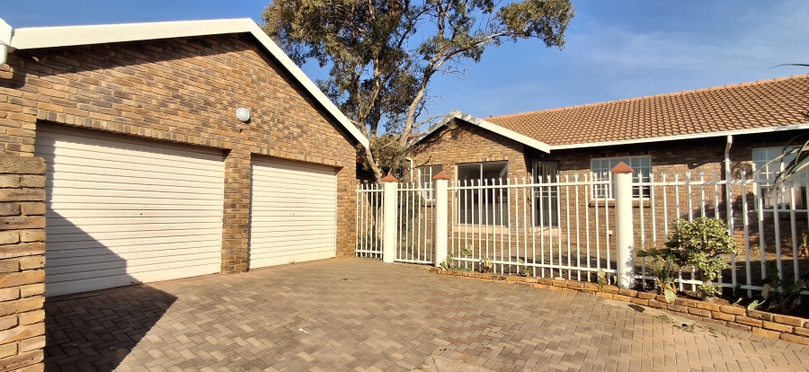 3 Bedroom Property for Sale in Magalieskruin Gauteng