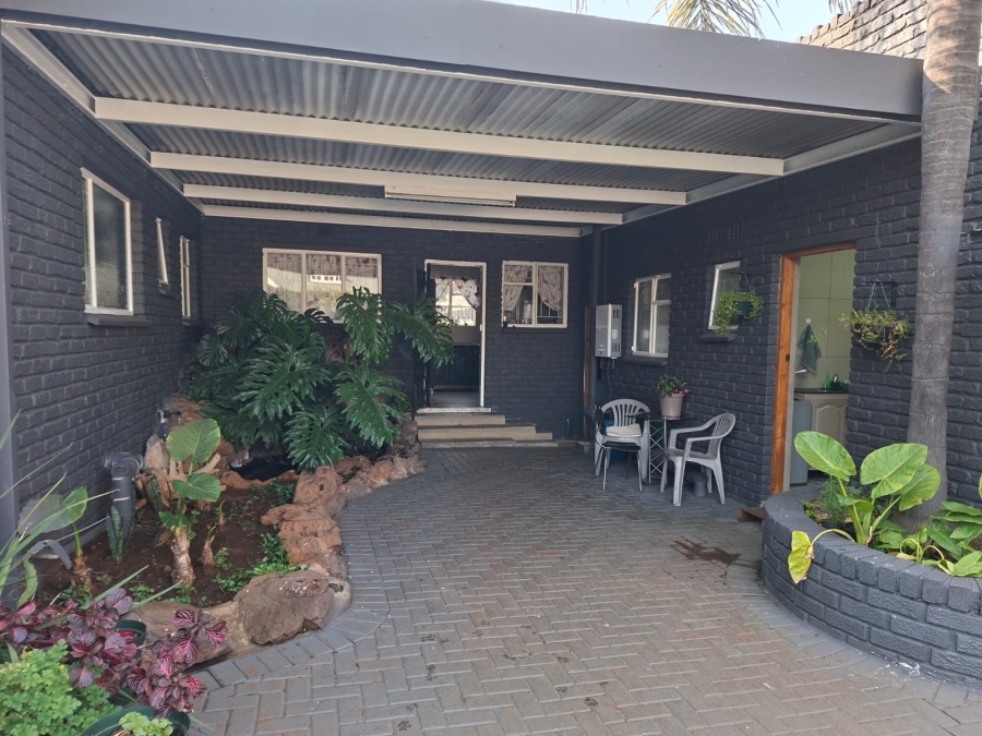 4 Bedroom Property for Sale in Vanderbijlpark SE 2 Gauteng