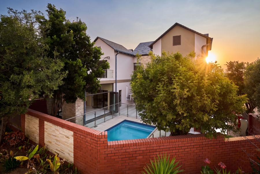 5 Bedroom Property for Sale in Waterfall Country Village Gauteng