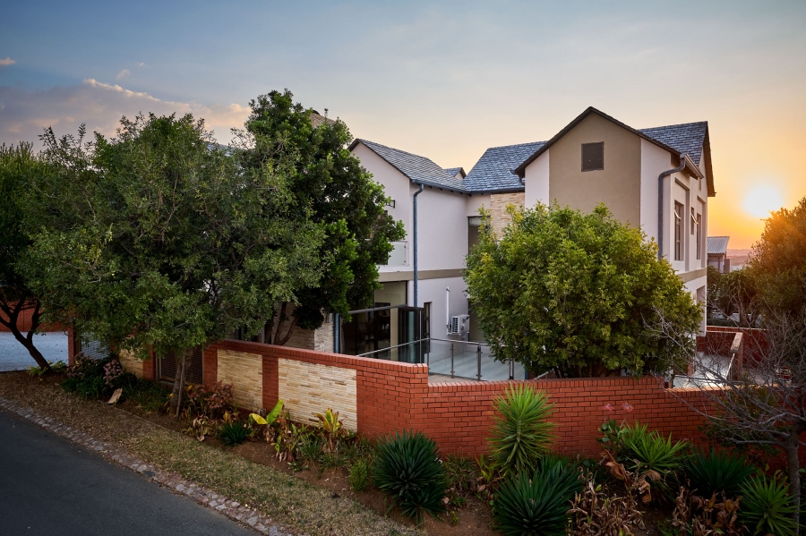 5 Bedroom Property for Sale in Waterfall Country Village Gauteng