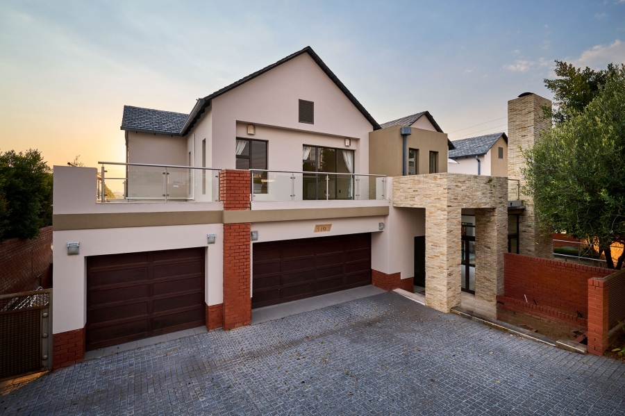 5 Bedroom Property for Sale in Waterfall Country Village Gauteng