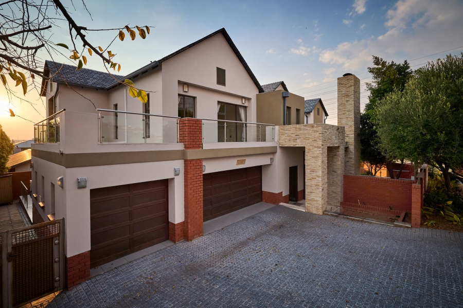 5 Bedroom Property for Sale in Waterfall Country Village Gauteng