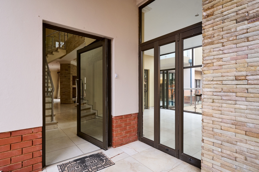 5 Bedroom Property for Sale in Waterfall Country Village Gauteng