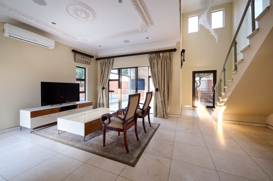 5 Bedroom Property for Sale in Waterfall Country Village Gauteng