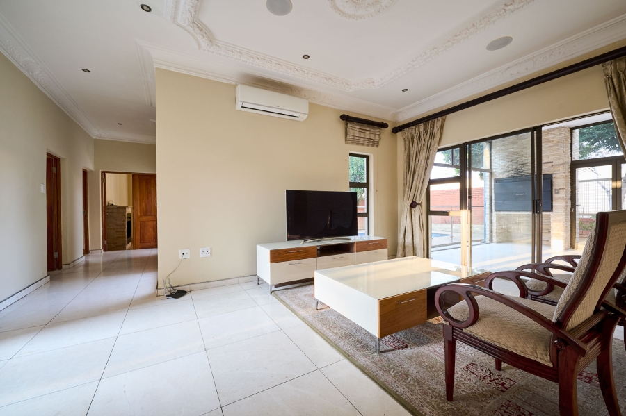 5 Bedroom Property for Sale in Waterfall Country Village Gauteng