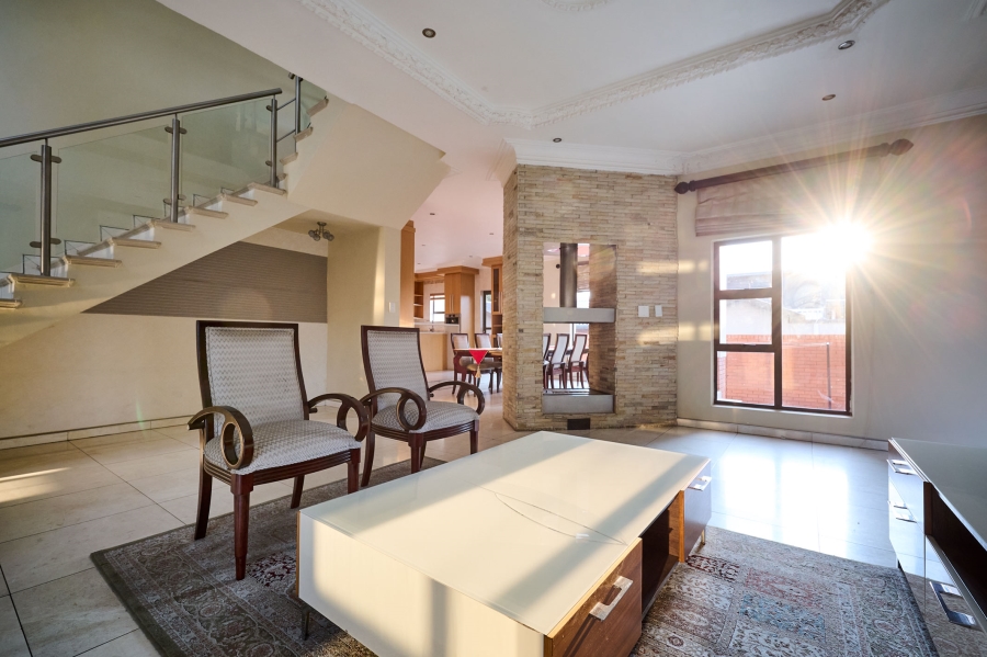 5 Bedroom Property for Sale in Waterfall Country Village Gauteng