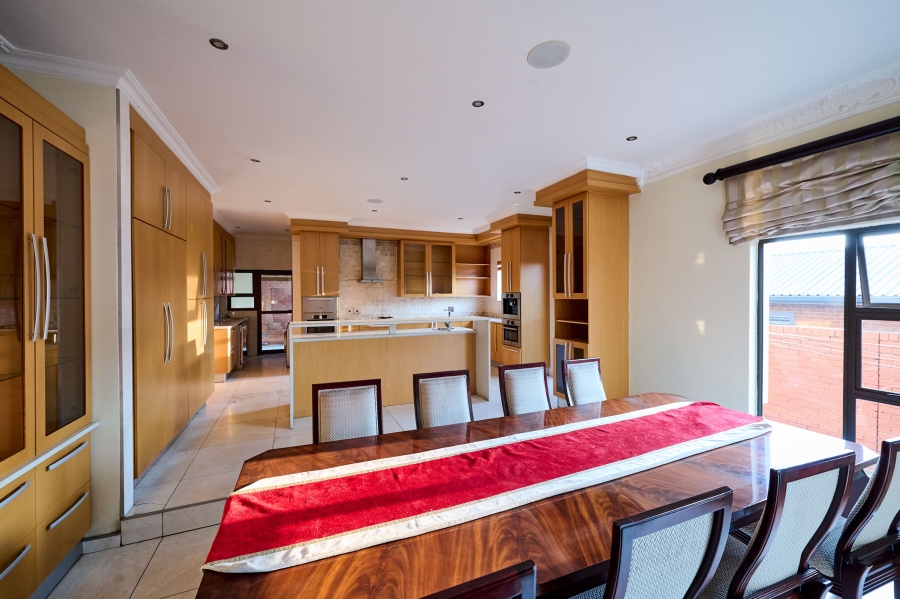 5 Bedroom Property for Sale in Waterfall Country Village Gauteng