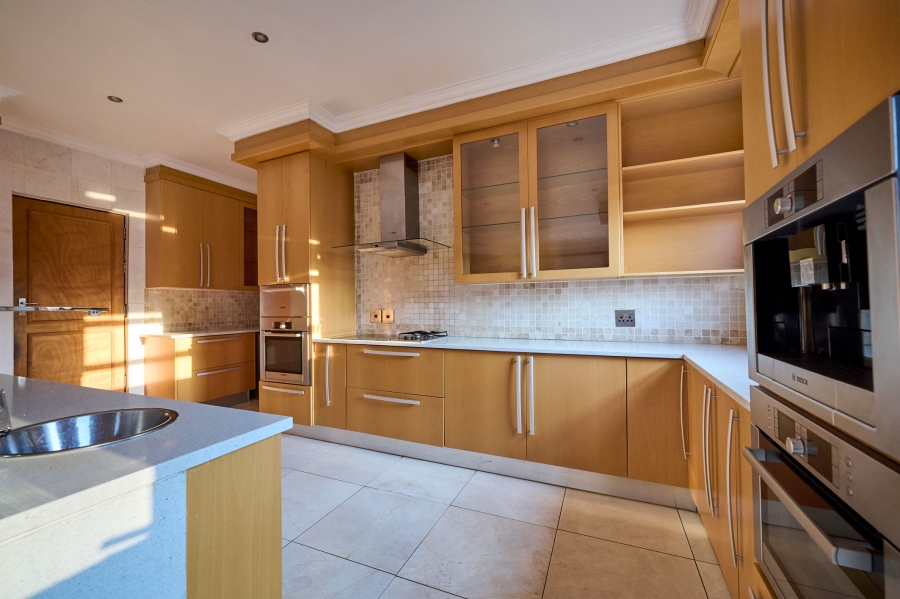 5 Bedroom Property for Sale in Waterfall Country Village Gauteng