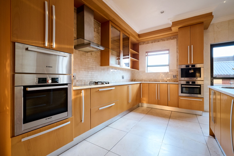 5 Bedroom Property for Sale in Waterfall Country Village Gauteng