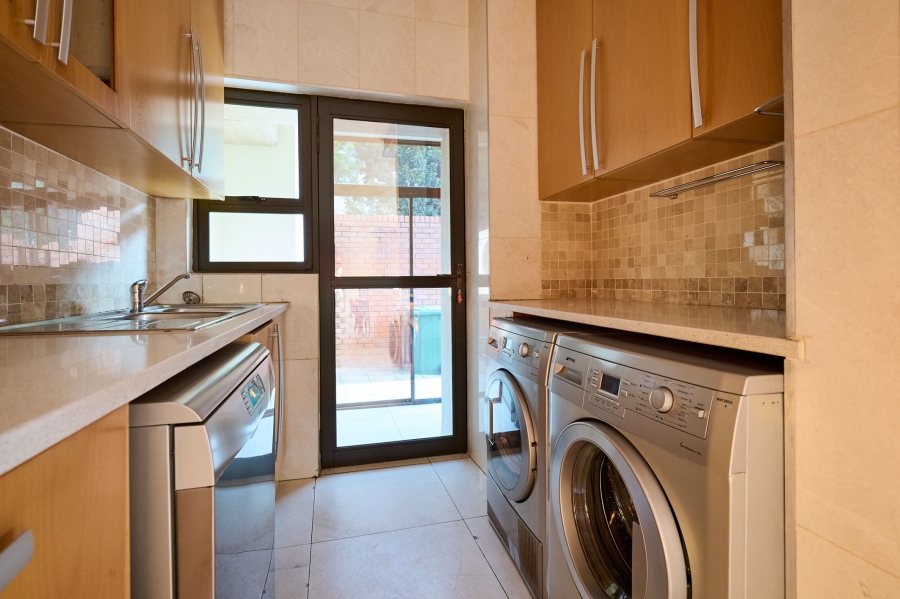5 Bedroom Property for Sale in Waterfall Country Village Gauteng