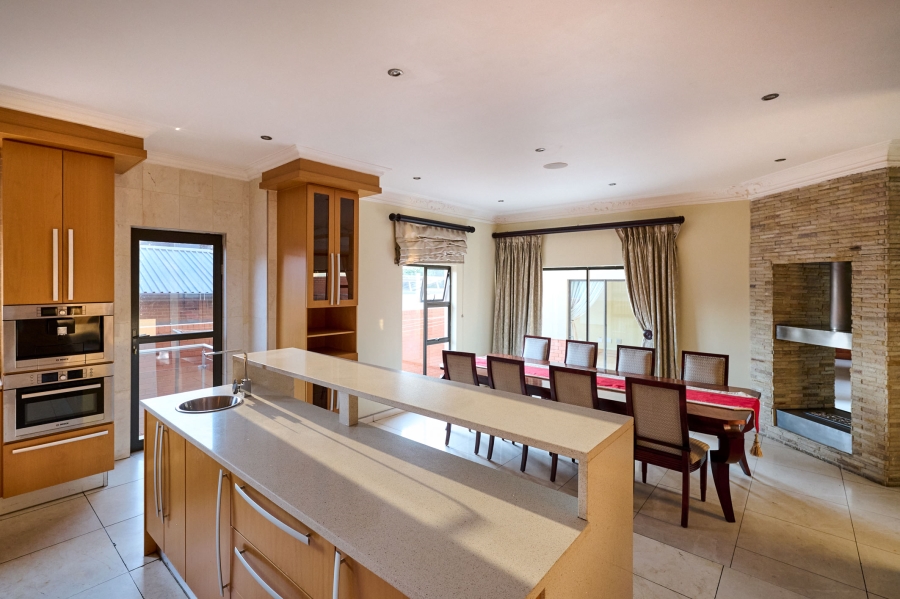5 Bedroom Property for Sale in Waterfall Country Village Gauteng