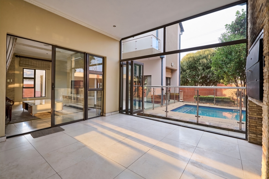 5 Bedroom Property for Sale in Waterfall Country Village Gauteng