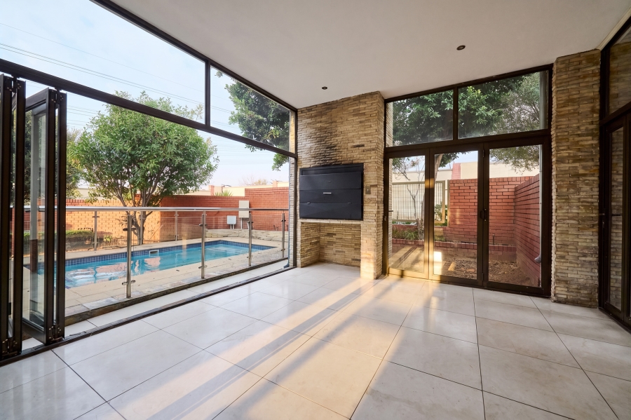 5 Bedroom Property for Sale in Waterfall Country Village Gauteng