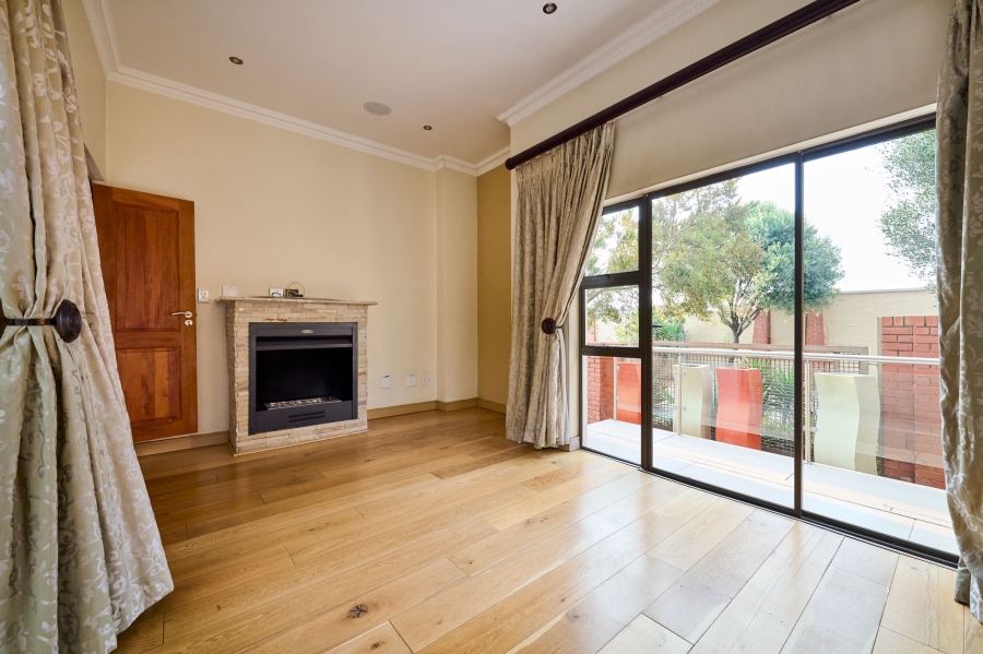 5 Bedroom Property for Sale in Waterfall Country Village Gauteng