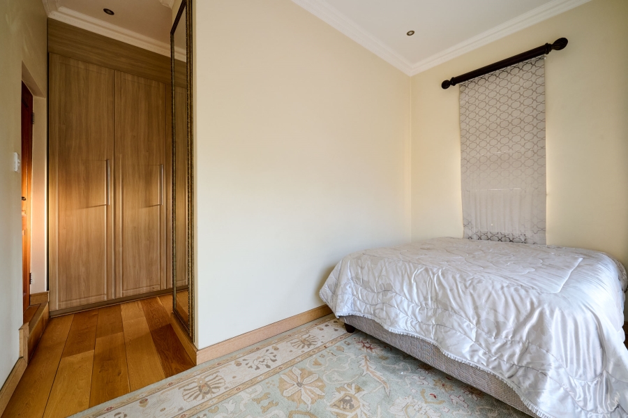 5 Bedroom Property for Sale in Waterfall Country Village Gauteng