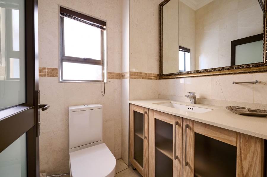 5 Bedroom Property for Sale in Waterfall Country Village Gauteng