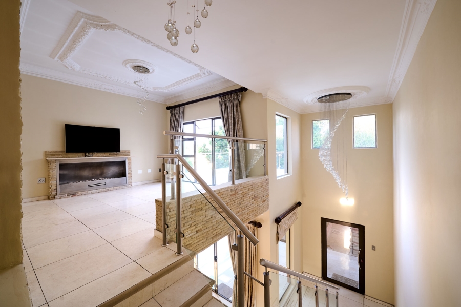 5 Bedroom Property for Sale in Waterfall Country Village Gauteng