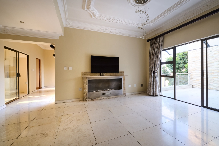 5 Bedroom Property for Sale in Waterfall Country Village Gauteng