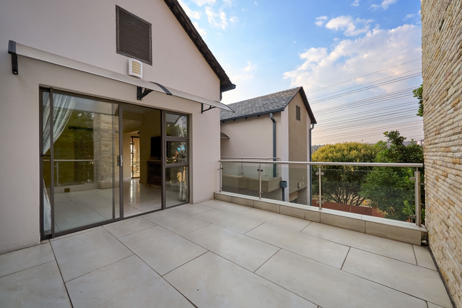 5 Bedroom Property for Sale in Waterfall Country Village Gauteng