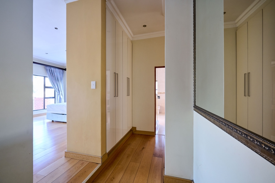 5 Bedroom Property for Sale in Waterfall Country Village Gauteng
