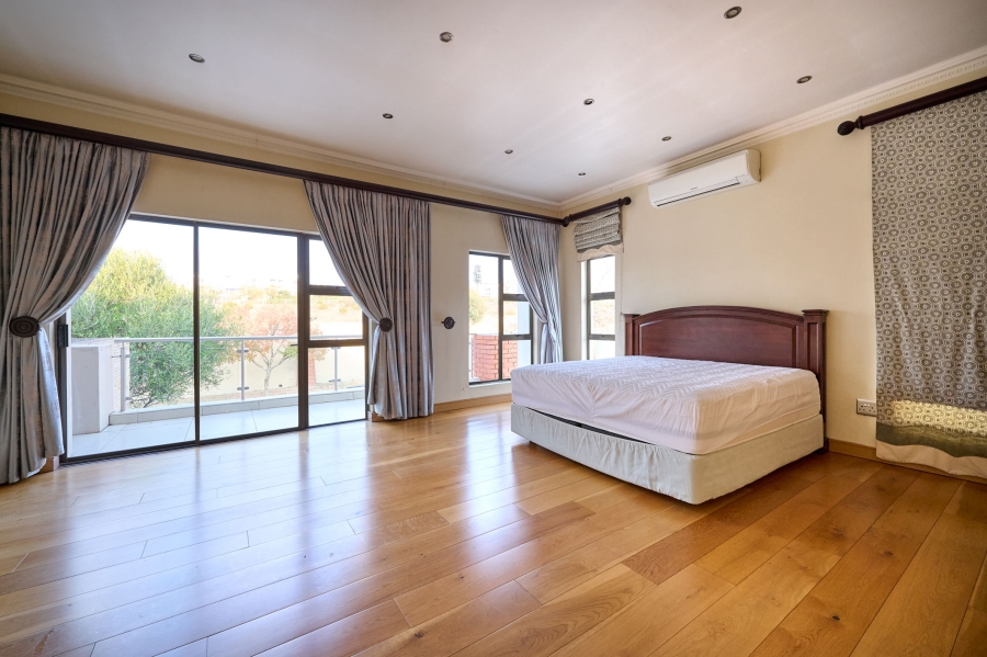 5 Bedroom Property for Sale in Waterfall Country Village Gauteng