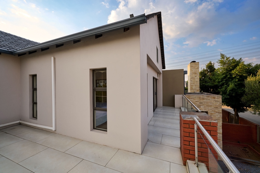 5 Bedroom Property for Sale in Waterfall Country Village Gauteng