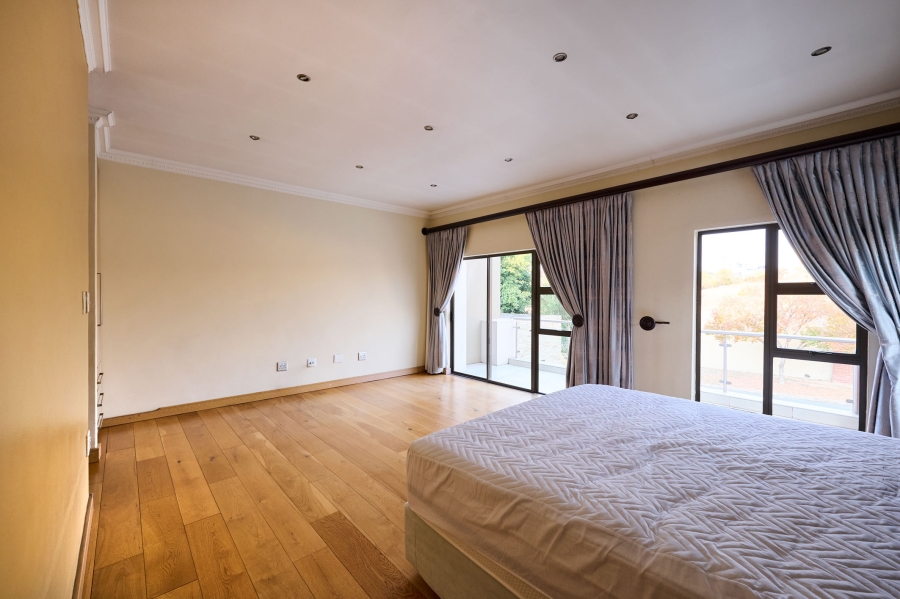 5 Bedroom Property for Sale in Waterfall Country Village Gauteng