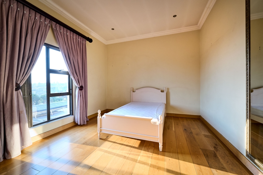 5 Bedroom Property for Sale in Waterfall Country Village Gauteng